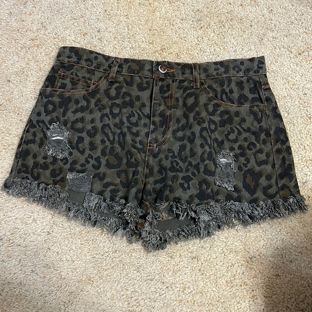 Umgee leopard denim shorts
